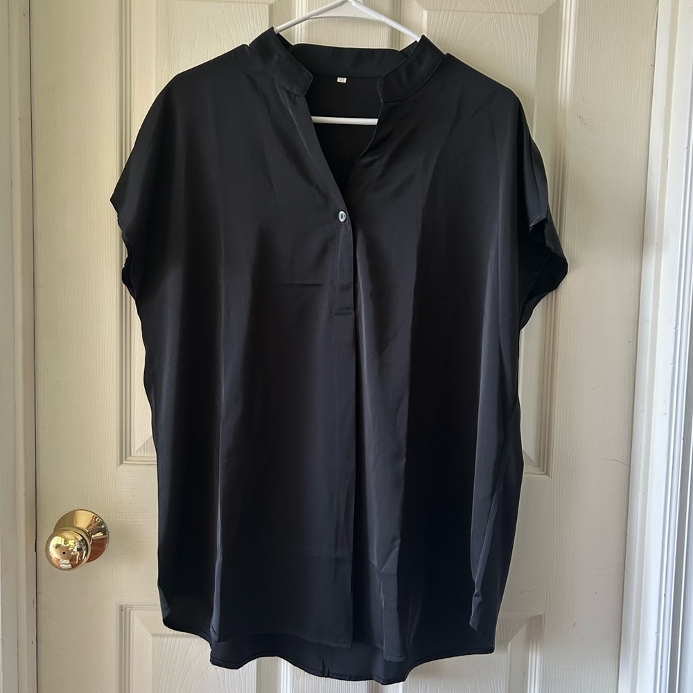 Women’s Black Buttoned Short Sleeve Blouse